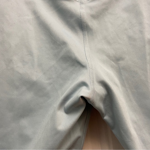 Girlfriend collective compressive high rise leggings in sky - Picture 8 of 9